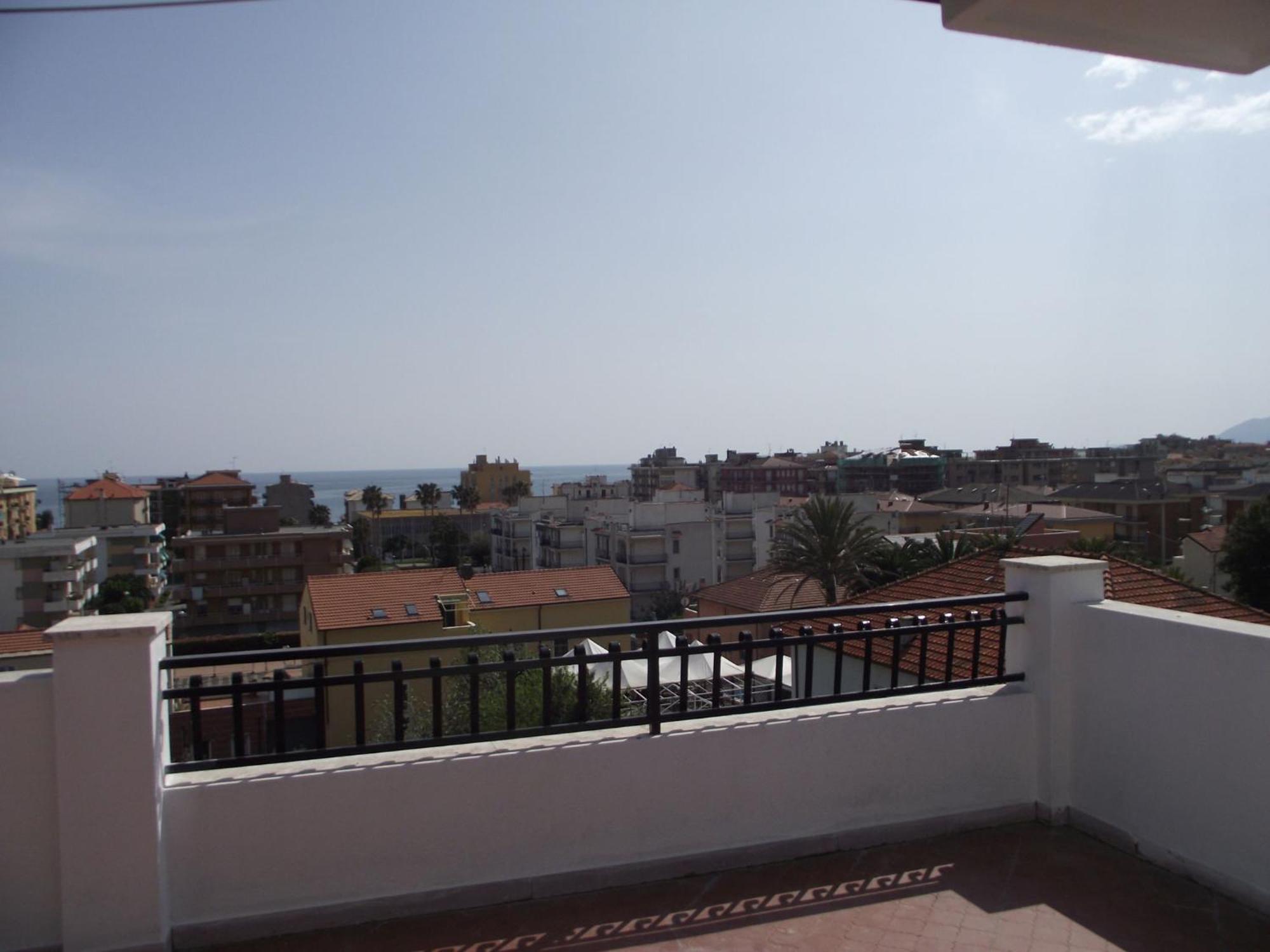Riviera Apartments Pietra Ligure Luaran gambar
