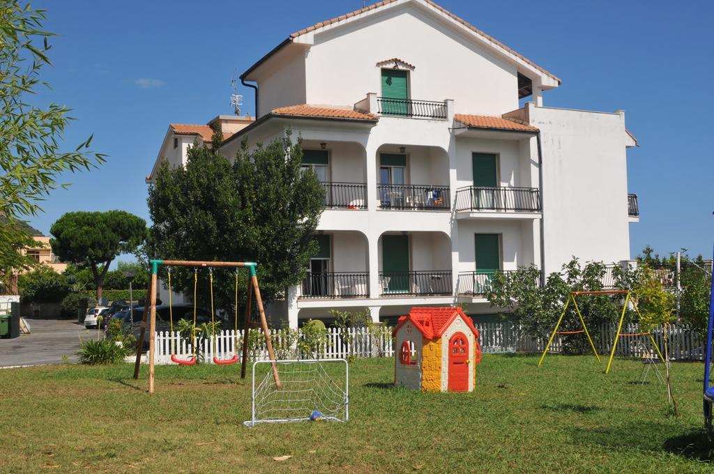 Riviera Apartments Pietra Ligure Luaran gambar