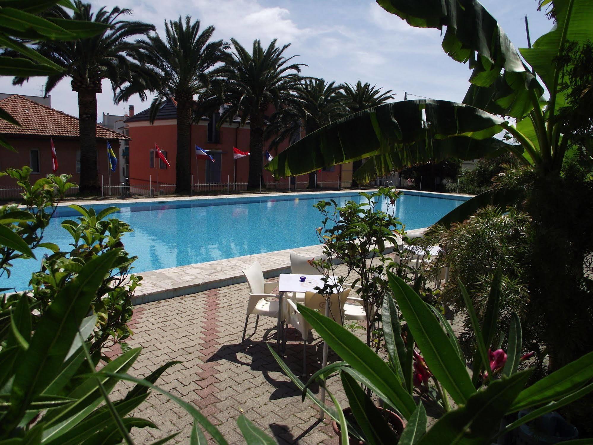 Riviera Apartments Pietra Ligure Luaran gambar