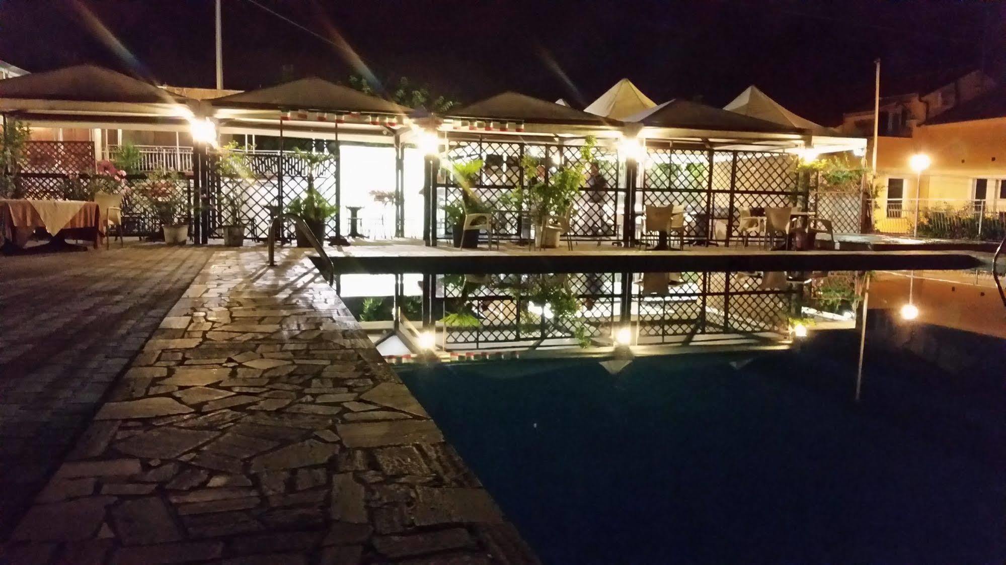 Riviera Apartments Pietra Ligure Luaran gambar