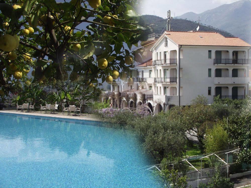 Riviera Apartments Pietra Ligure Luaran gambar